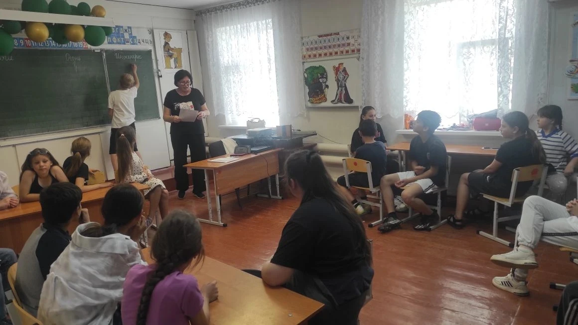 🤗Четвёртый день в нашем школьном оздоровительном лагере — это «День весёлых профессий»...