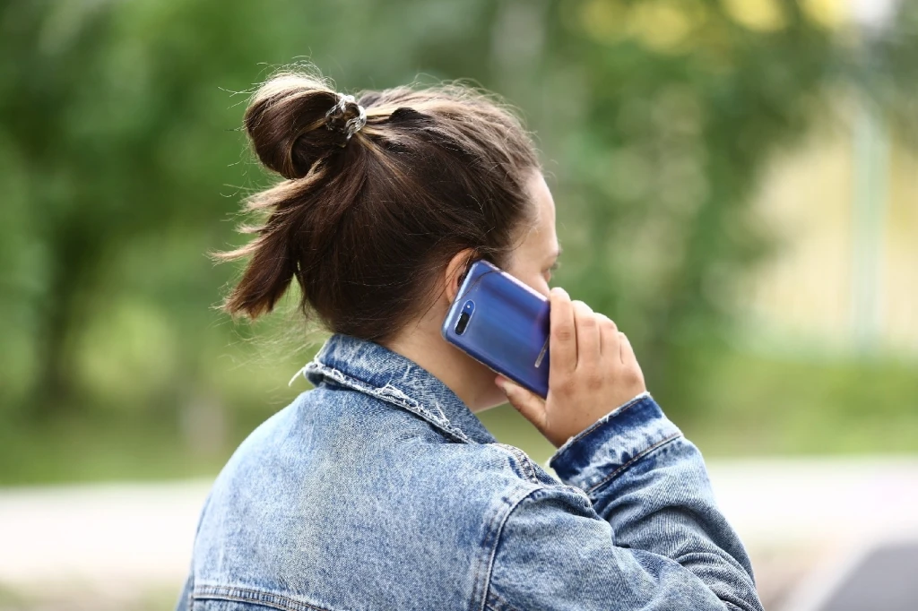 В Югре весь октябрь можно получить помощь при стрессе и тревоге по телефону доверия