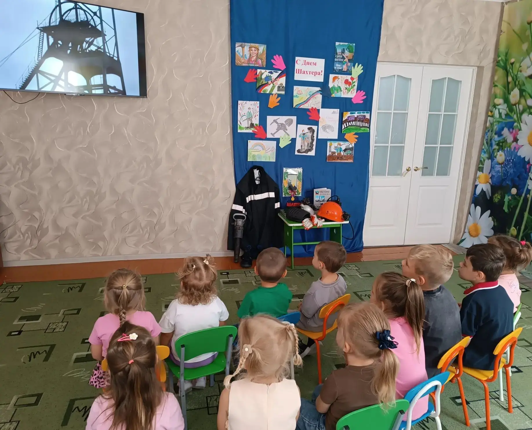 В преддверии почётного праздника День шахтера для воспитанников детского сада был орган...