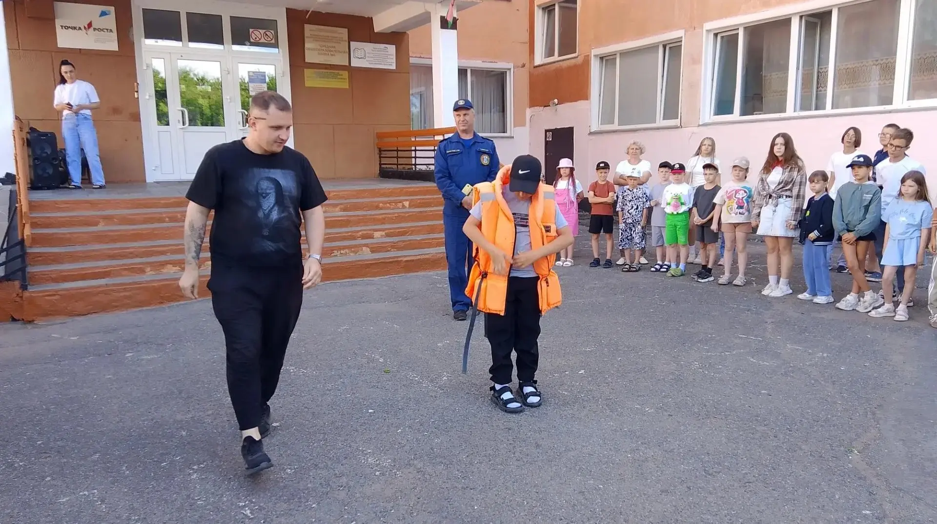 В пришкольном лагере школы № 6 повторили правила безопасного поведения на воде💦 

✨19 июня специали