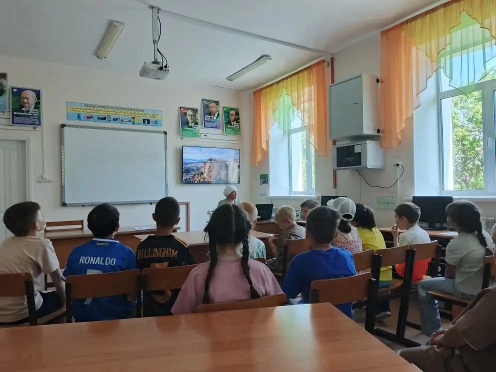 Бүген Бөтендөнья Океан көне уңаеннан, мәктәп лагеренда Нептун көне оештырылды. Балалар белән океанна