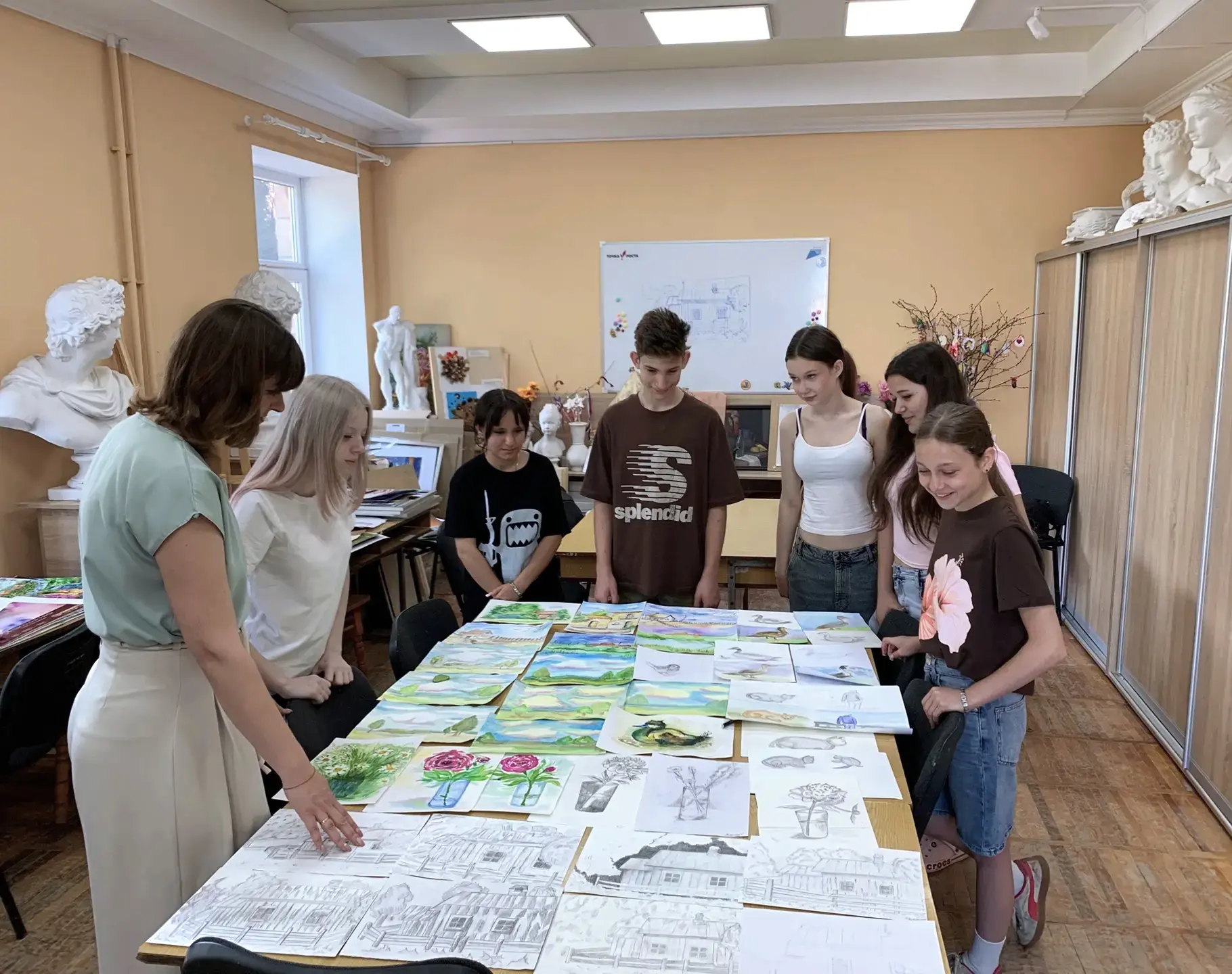 🎨 Завершилась летняя практика у обучающихся Мангушской детской школы искусств. В июне ...