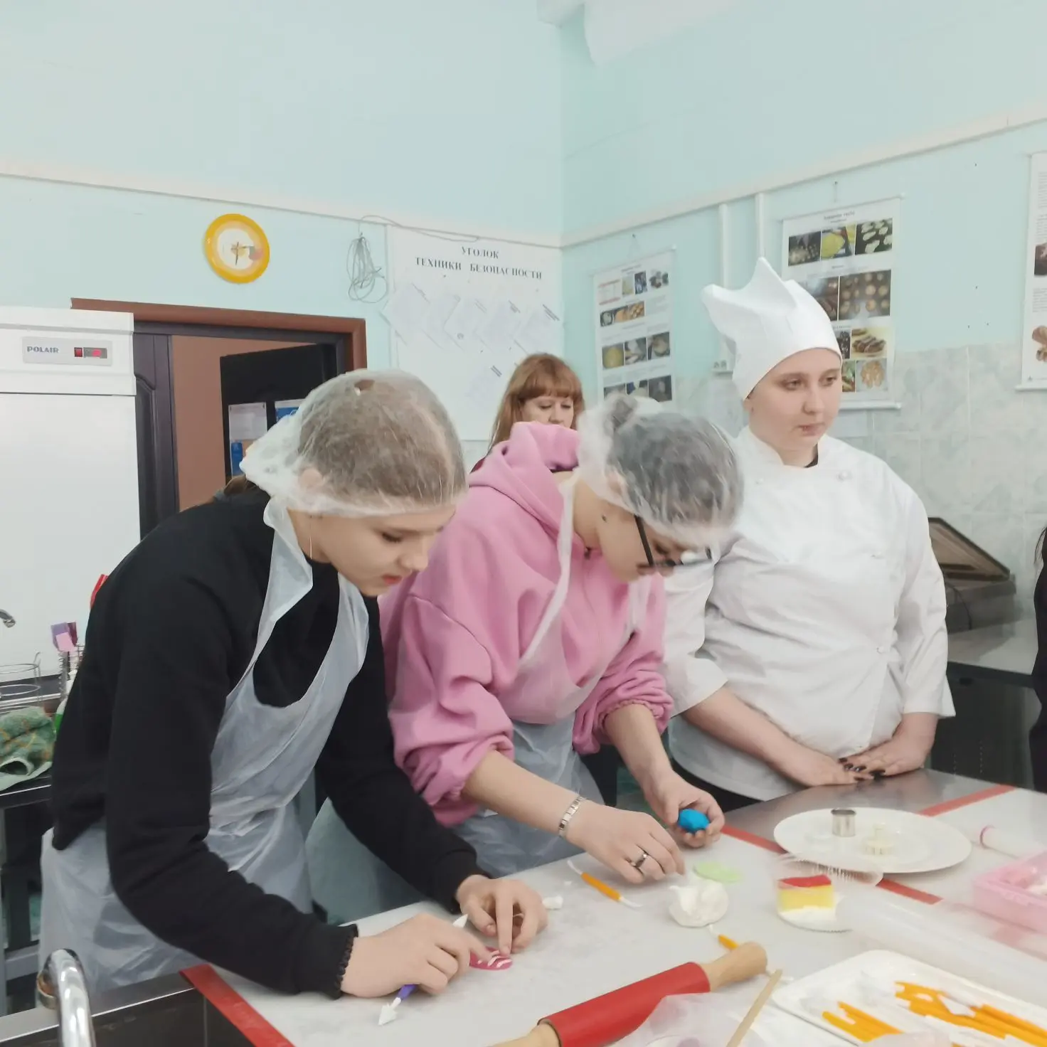 В рамках профориентационной работы обучающиеся 9 "Б" класса посетили "День открытых дверей" в Енисей