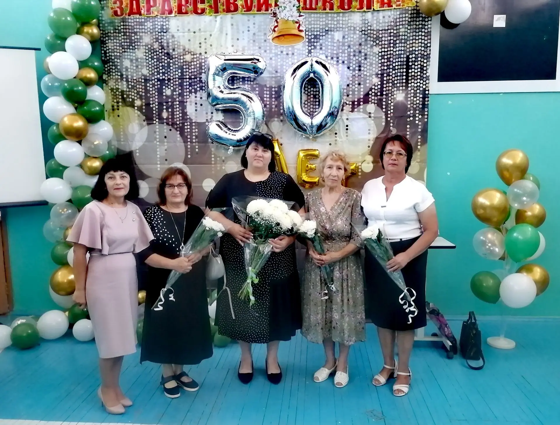 Юбилейный звонок: 50 лет школьной истории