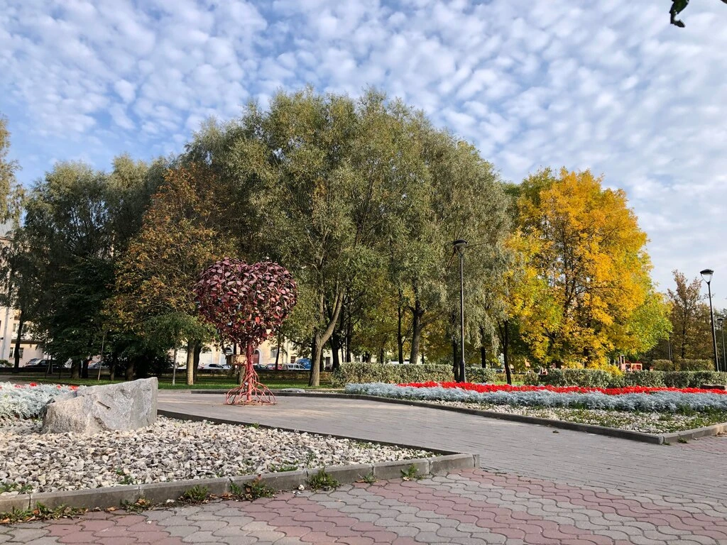 Опочининский сад

Было: плотная мещанская застройка — дома 1880-х, лавки, квартиры рабочих, дворовая