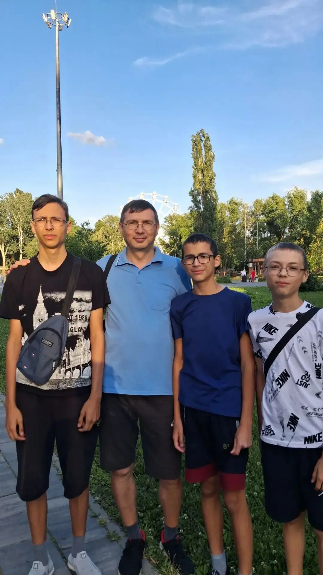 Участник фото-конкурса «Моя счастливая семья»  Кузин Владимир!

Студент группы СД1-25 принимает учас