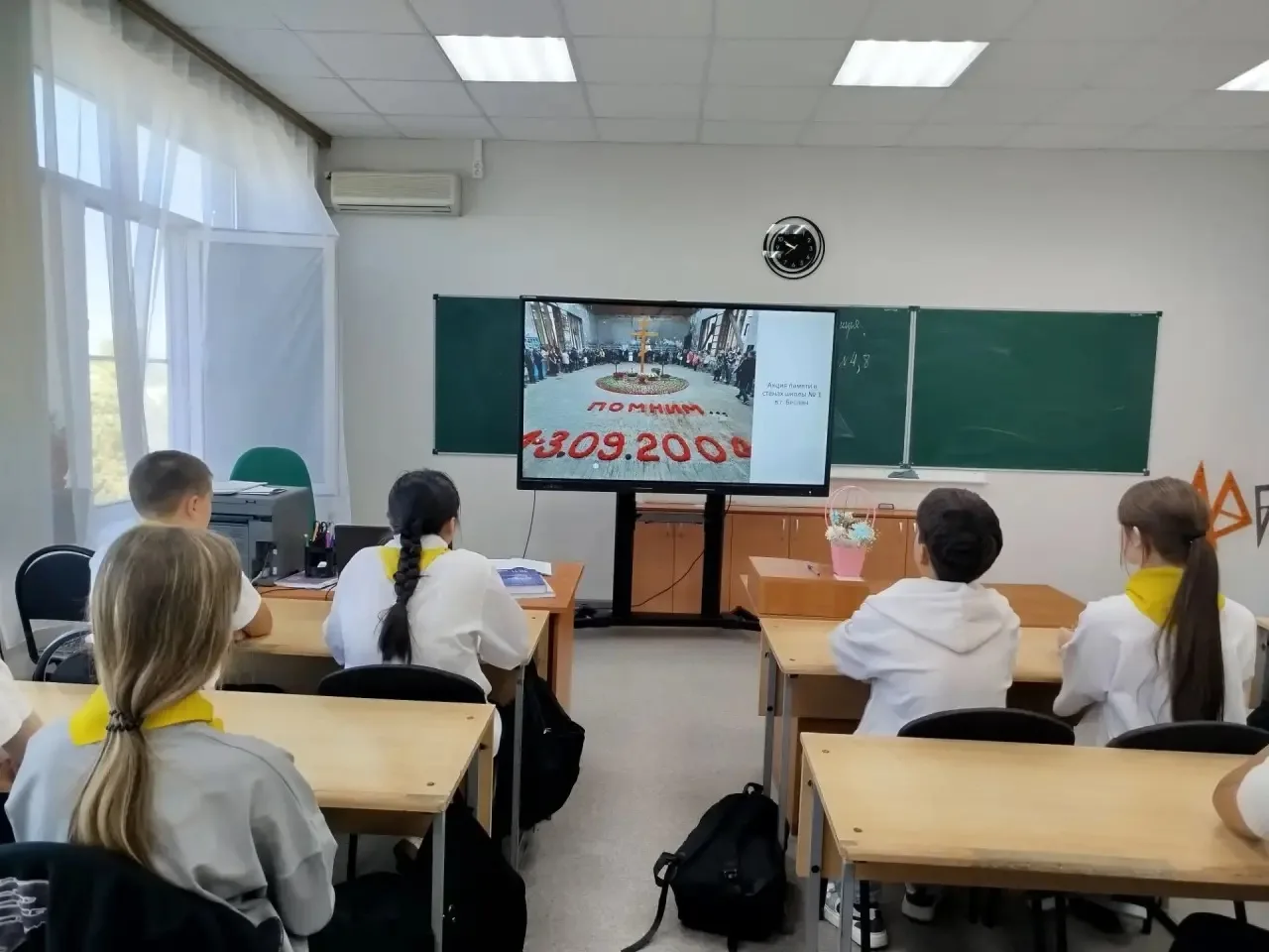 Беседы с учащимися 8-х классов «День солидарности в борьбе с терроризмом» и «Трагедия в...