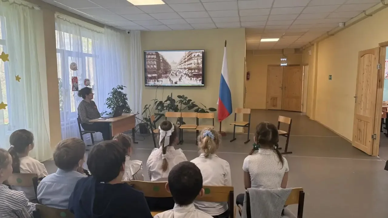 Сегодня в начальной школе прошел Урок милосердия «Белый цветок».