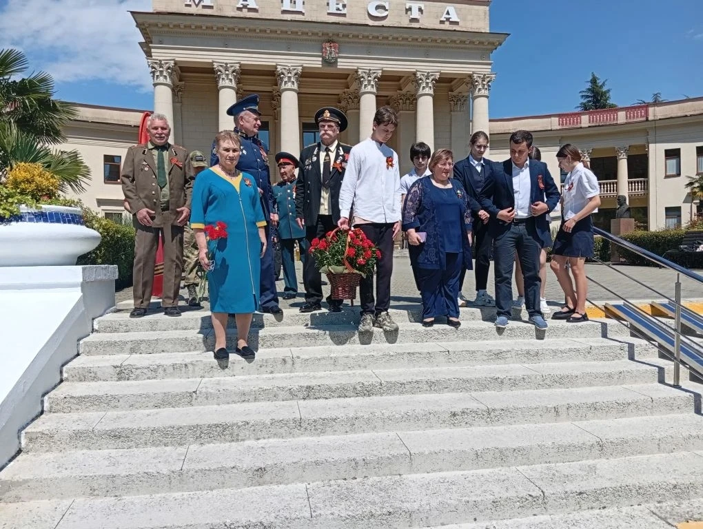 Вечная память герою  У памятника Герою Советского Союза Григорию Алексеевичу Чекменёву на Мацесте со