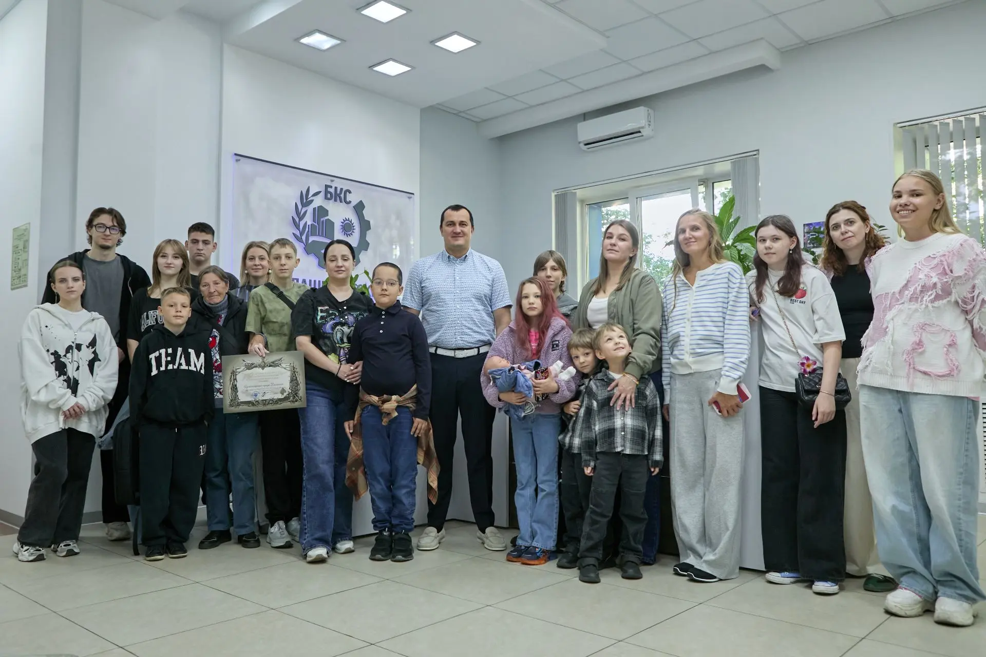 Подготовку детей участников СВО к новому учебному году обсудили в Балашихе