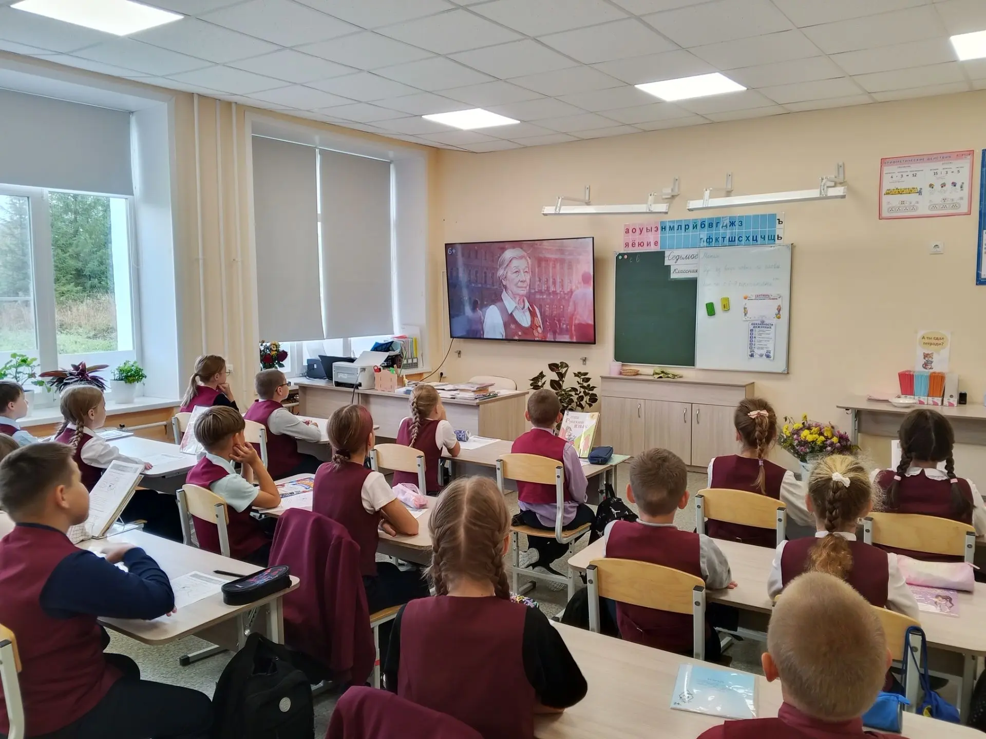 Понедельник в начальных классах Куженерской основной школы прошел насыщенно и продуктивно.