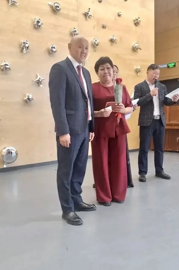 🏆 Гордость нашего детского сада: заслуженная награда ветерана педагогического труда!