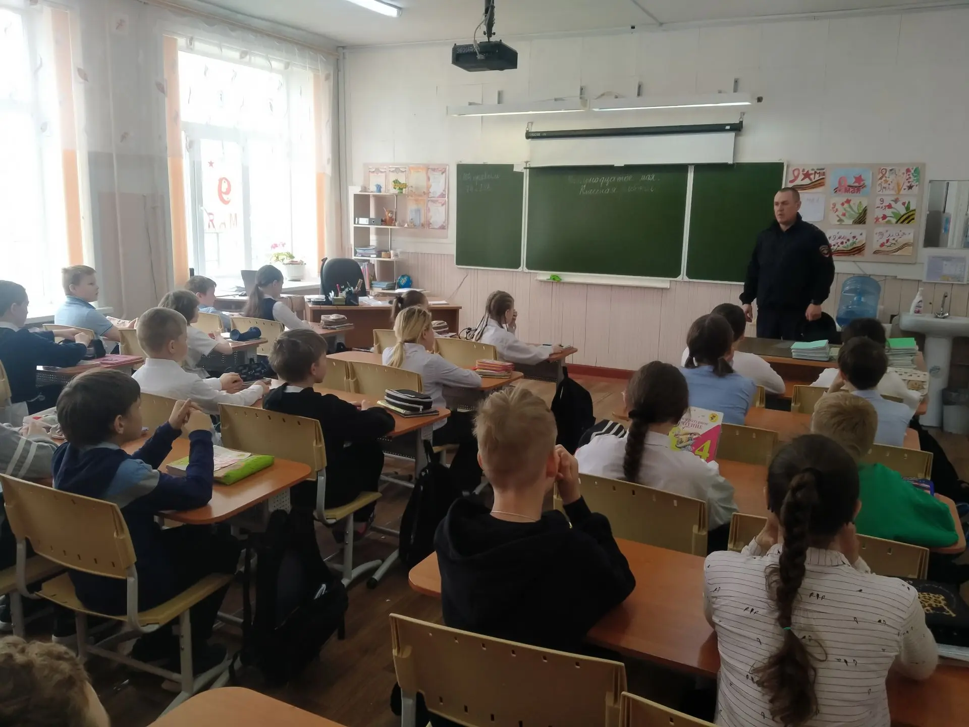 14.05.2026 были проведены беседы с учащимися 1-5 классов о соблюдении ПДД, использовани...
