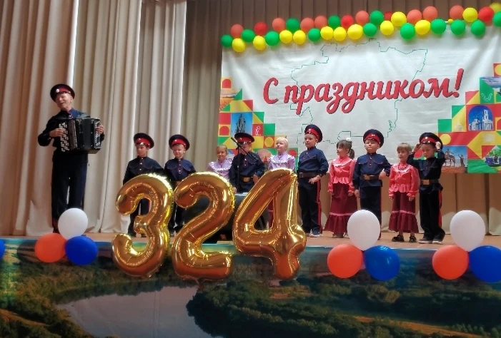 В сельском доме культуры воспитанники нашего детского сада выступили на сцене с поздрав...