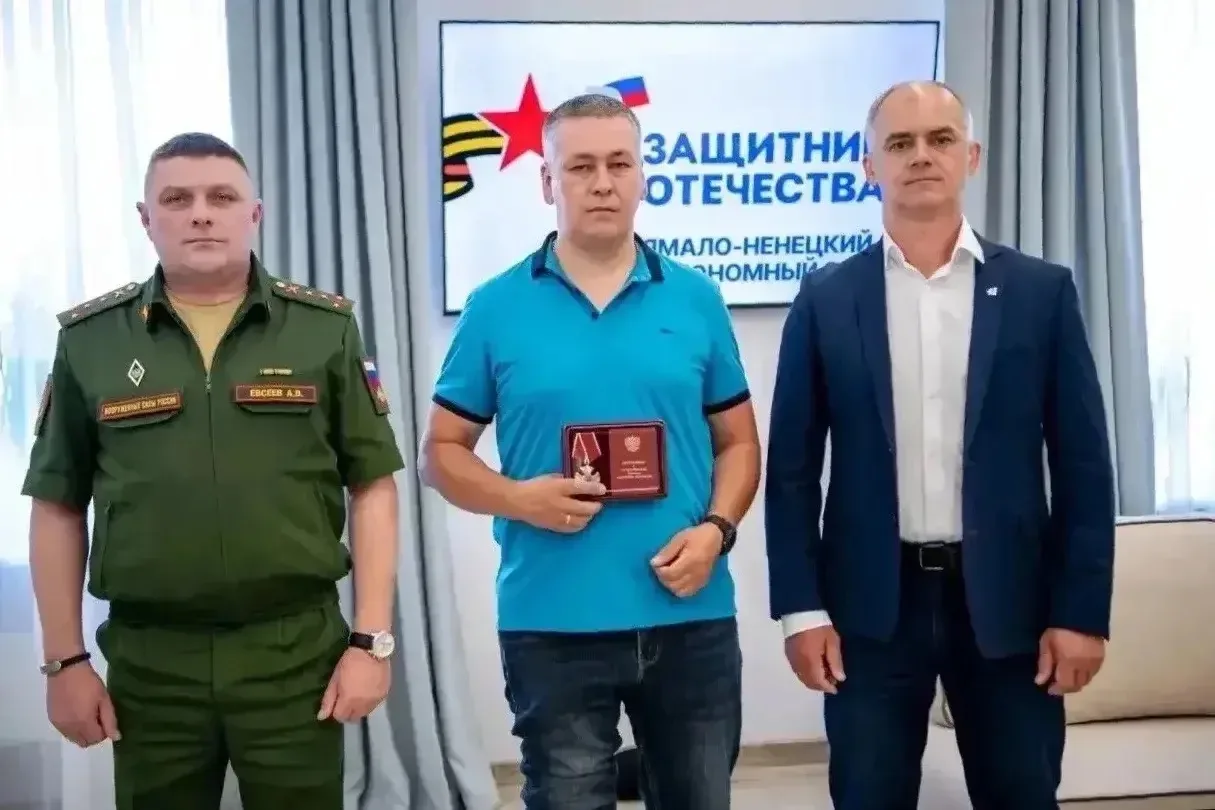 Члену Ассоциации ветеранов СВО ЯНАО Сергею Коневу вручили орден Мужества