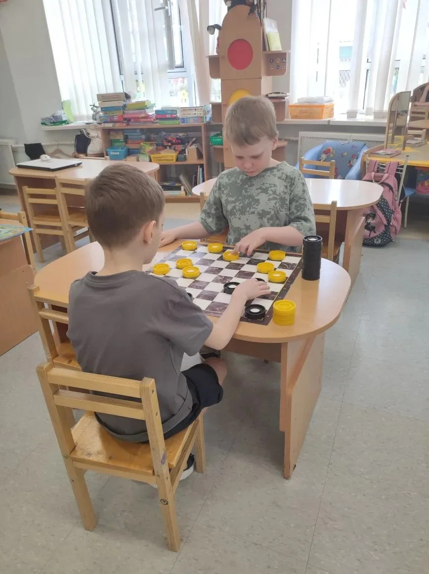 Настольная игра «Шашки» для детей дошкольного возраста.