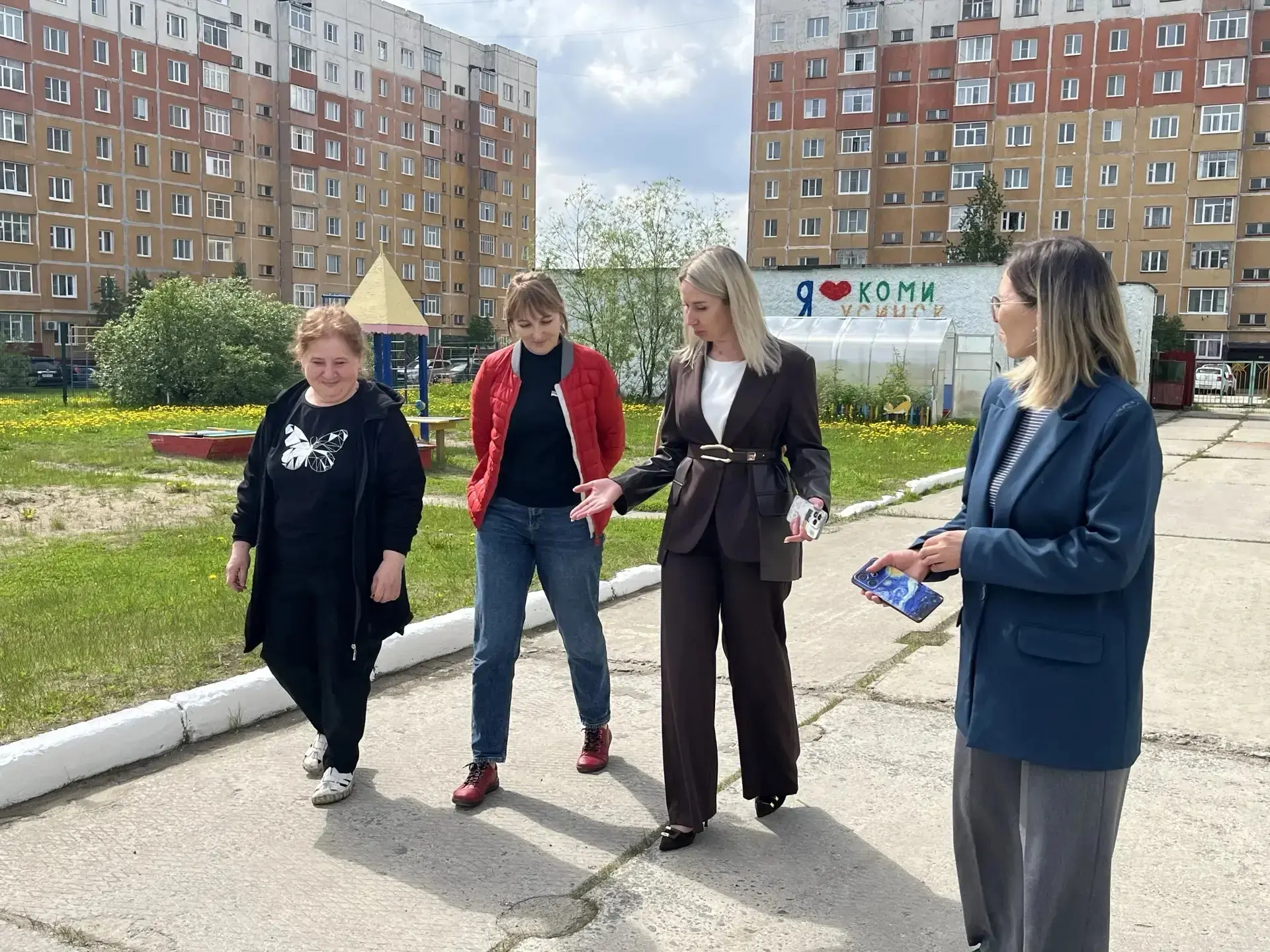 Сегодня  руководитель управления образования Петрова Юлия Васильевна посетила образовательный компле