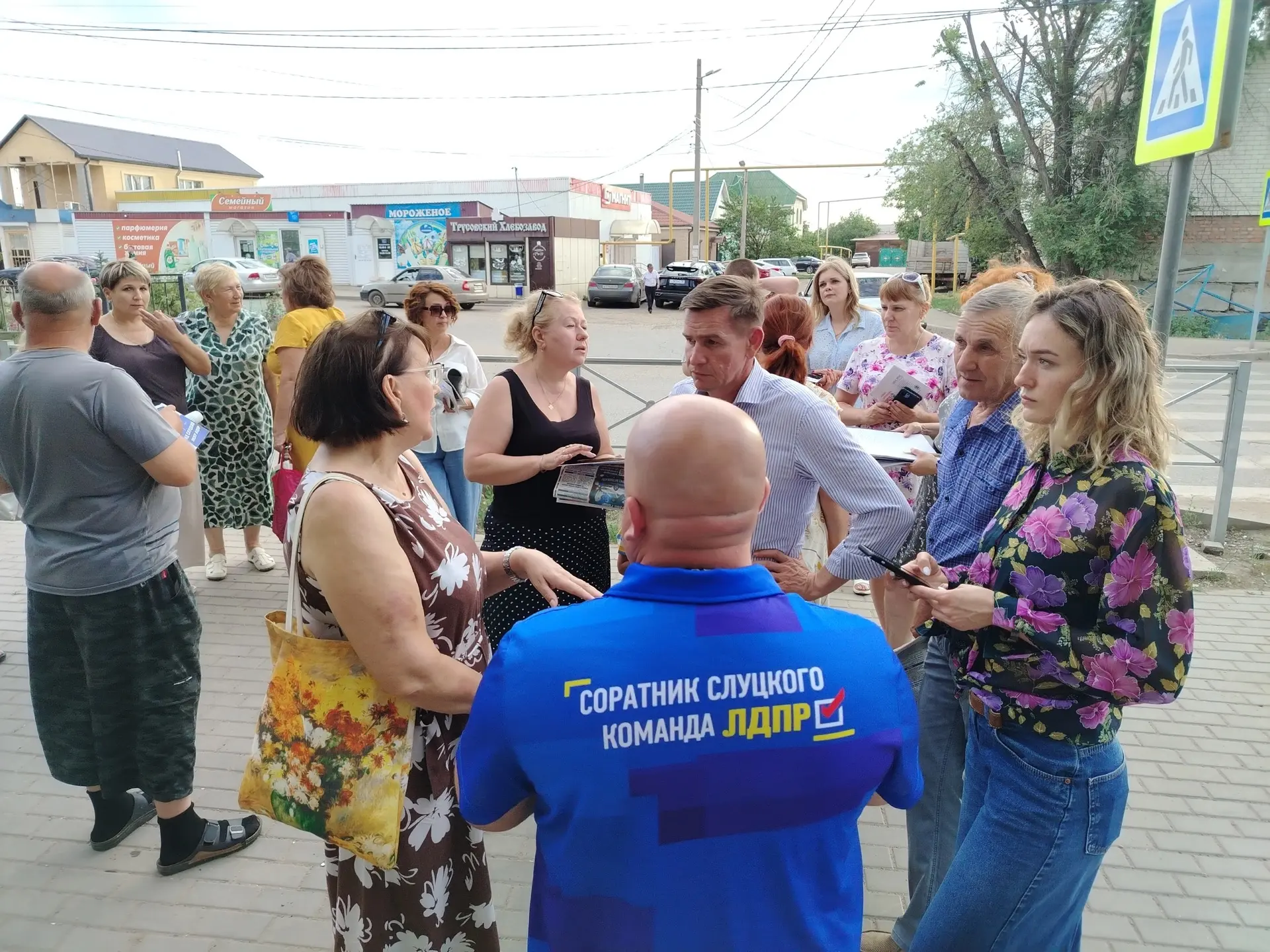 ⚡️Диалог на месте: депутаты ЛДПР выслушали просьбы жителей Янго‑аула

На собрание ЛДПР в Янго-ауле, 