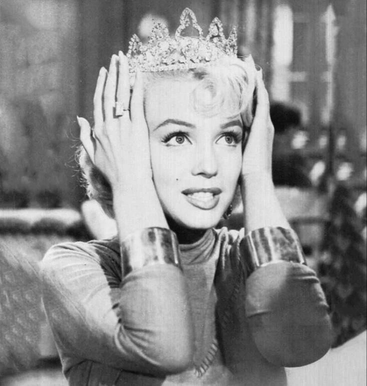 девочки, нашла шапку, которая подойдёт нам всем 👸🏼