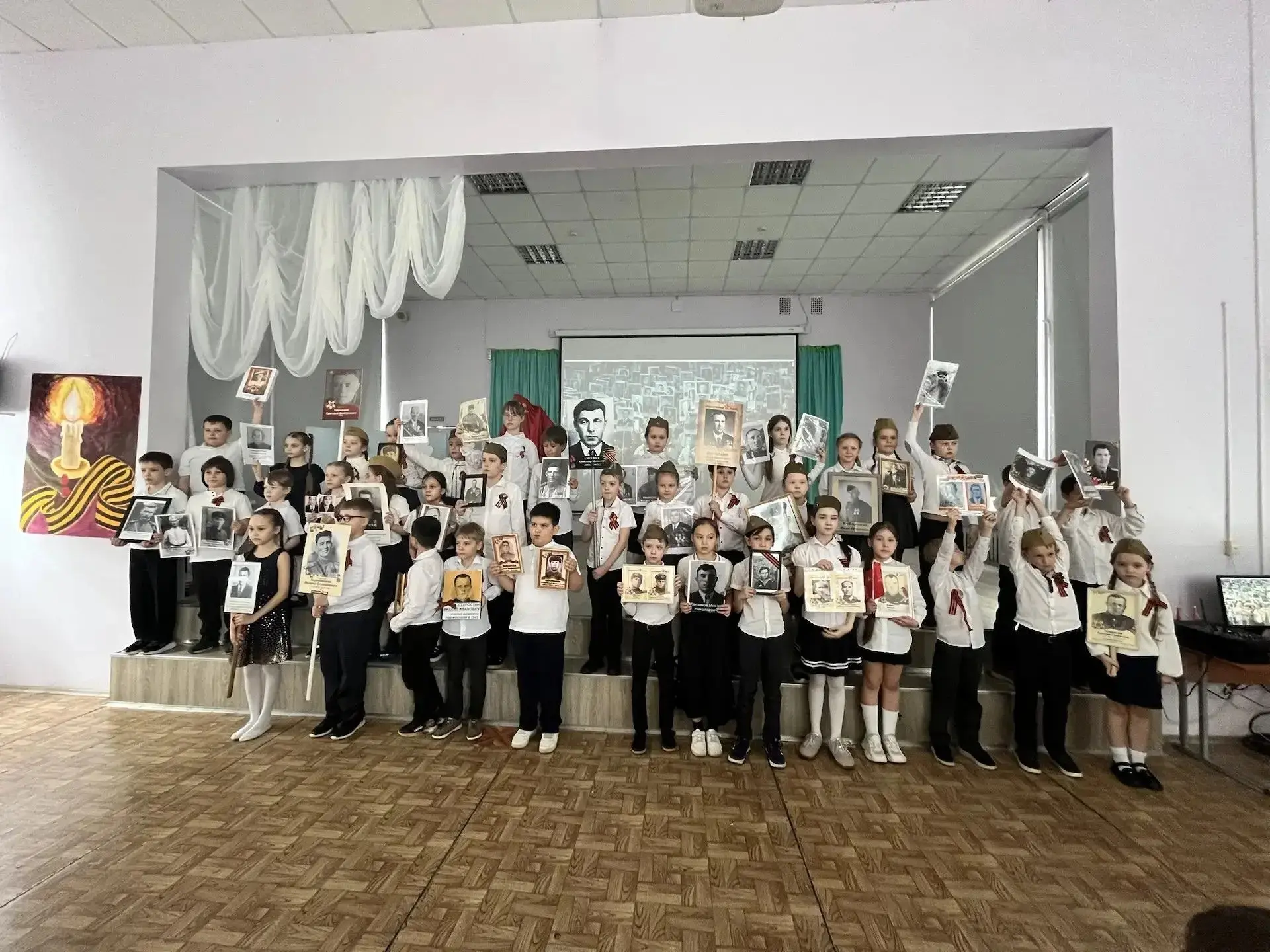 8 мая прошёл праздник, посвящённый Дню победы «Поклонимся великим тем годам» во 2-х классах. Учащиес