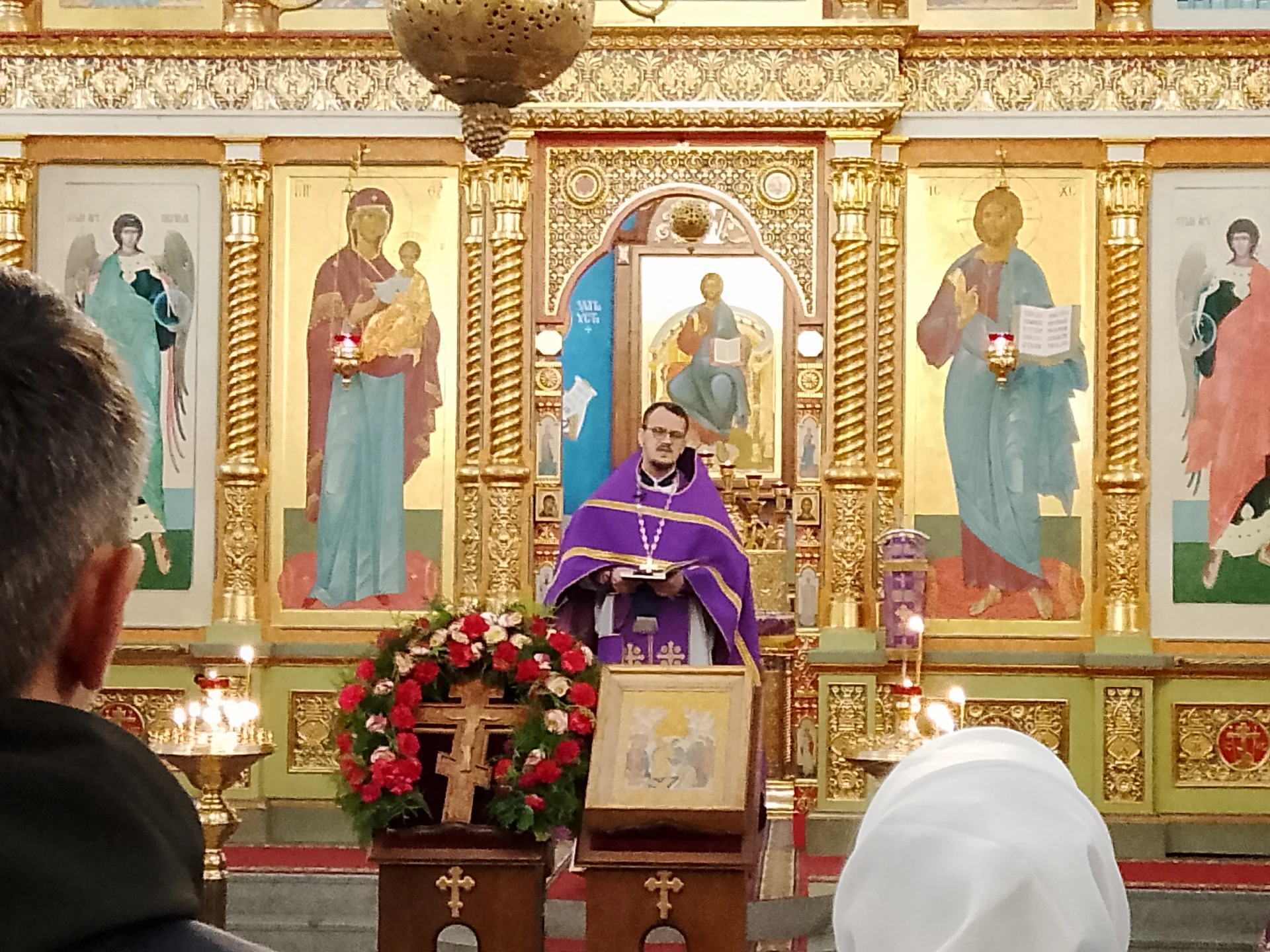 Сегодня в храме прошло богослужение в честь Отдания праздника Воздвижения Животворящего...