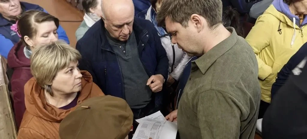 Сегодня прошла встреча с жителями Краснохолма. Заслушали отчёт главы посёлка Александра Глазатова о 