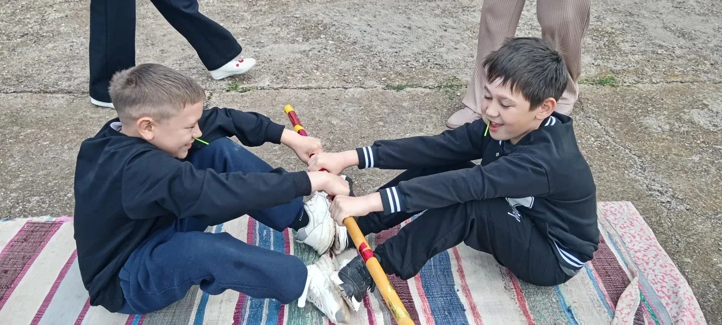 Бездә бүген балалар сабантуе үтте! 2 июнь көнне мәдәният йорты каршында узган бәйрәмдә ...