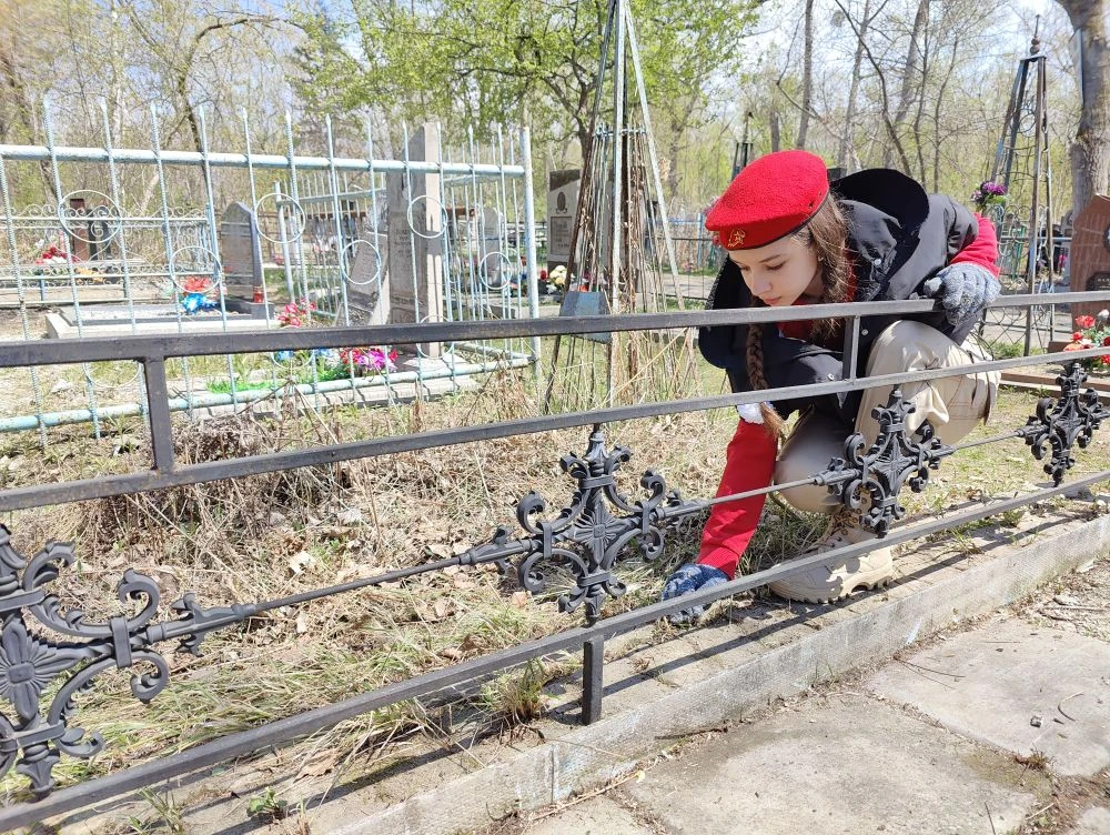 Их сердца выбрали память. Вечная слава Герою.  5 мая, после уроков и линейки, юнармейцы отряда имени
