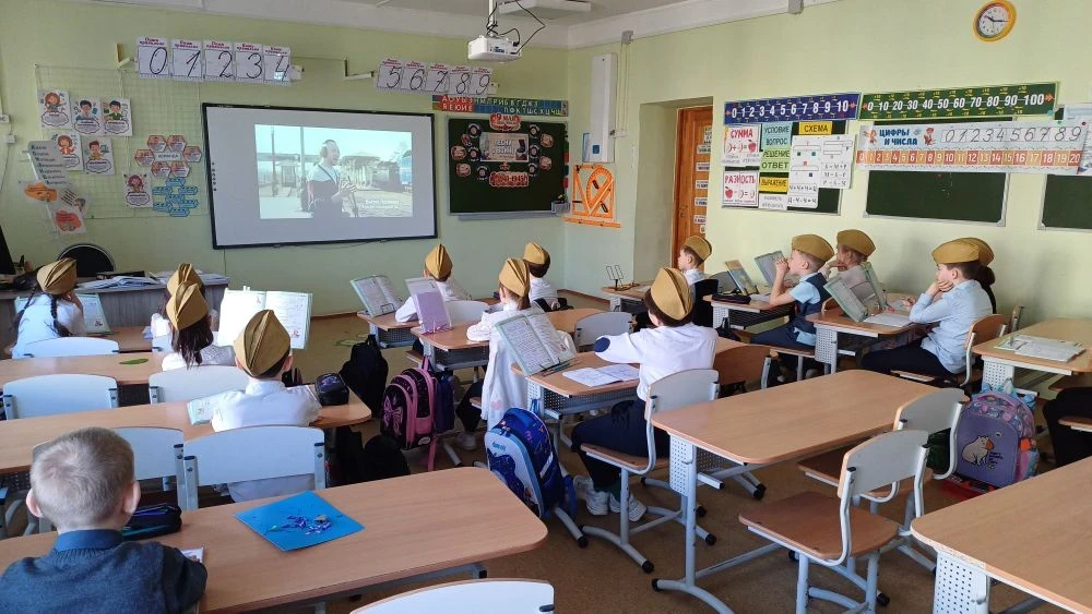 #Пока_мы_помним_прошлое  📍Гимназисты 1а класса, будущие Орлята России, под руководством своего наста