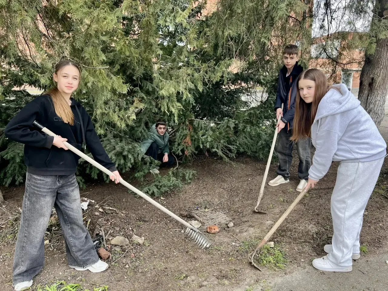 🧹 Чистота — залог здоровья! А ещё — отличного настроения!  На днях в нашей школе прошёл традиционный