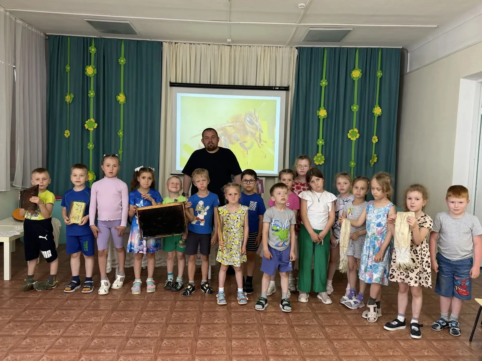 🐝 Знакомство с удивительной профессией!

В детском саду № 135 было по-настоящему «вкусно» и интерес
