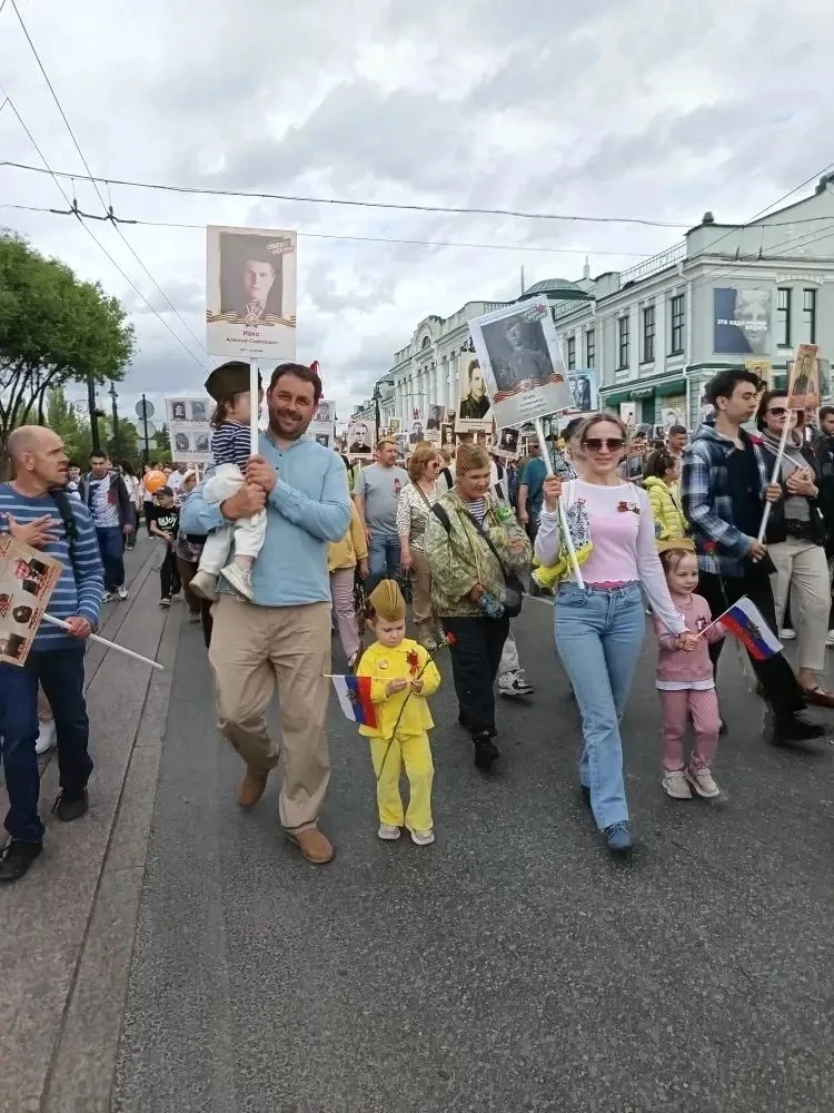 В День Победы более 50-ти студентов нашего университета были волонтерами на шествии «Бессмертного по