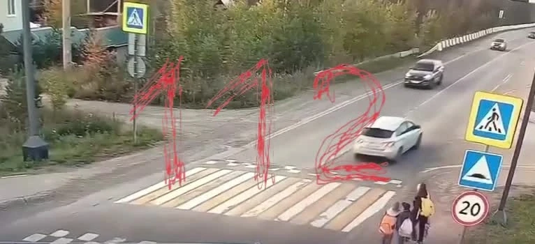 Девятиклассник на мотоцикле сбил девочку на пешеходном переходе под Красноярском.