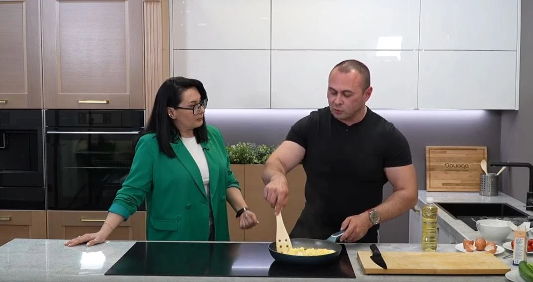 Когда сразу двое ведущих "Первого Областного" встречаются в кадре, получается очень интересное телев