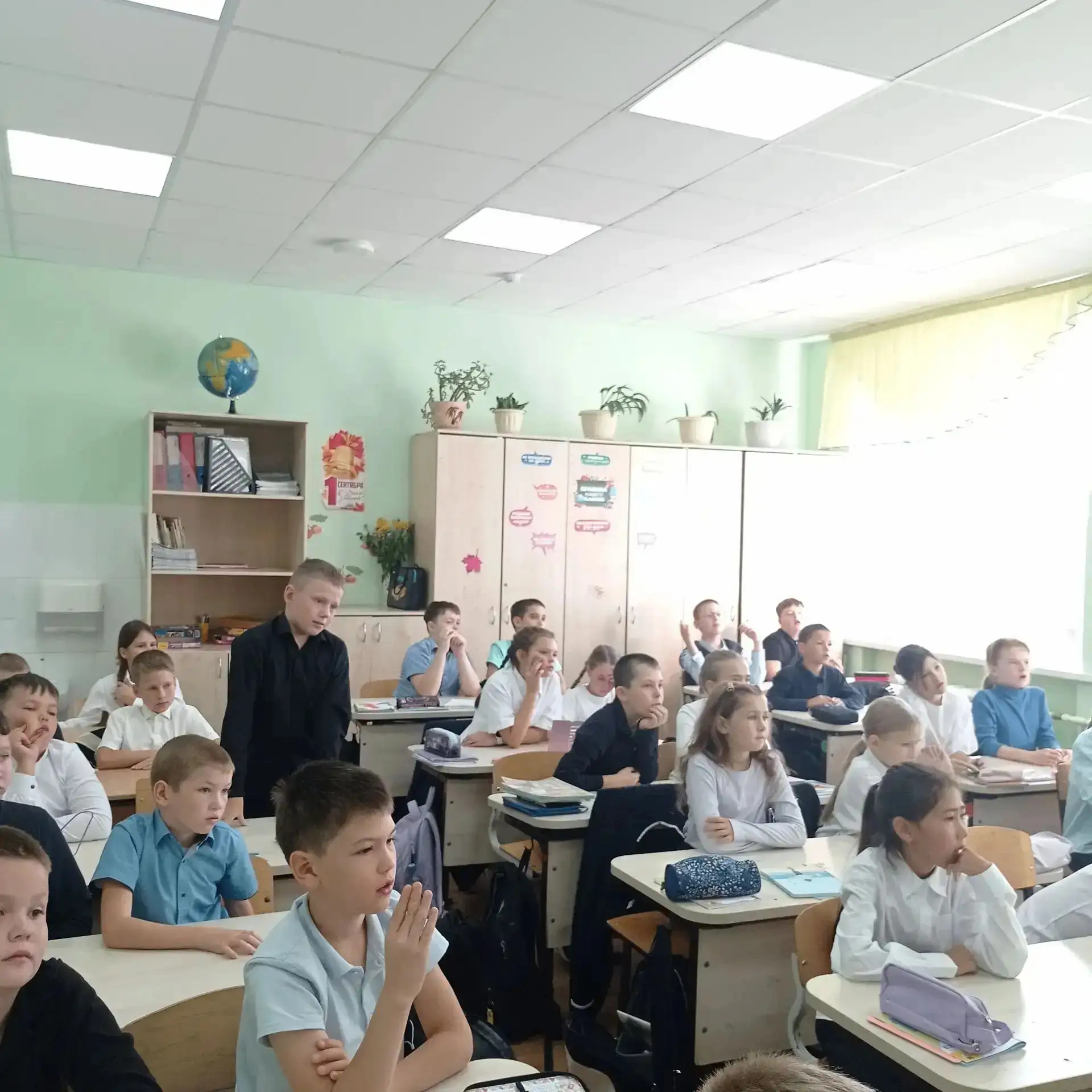 От Дня знаний к Дню грамотности: путешествие в мир слов с учениками 4 класса