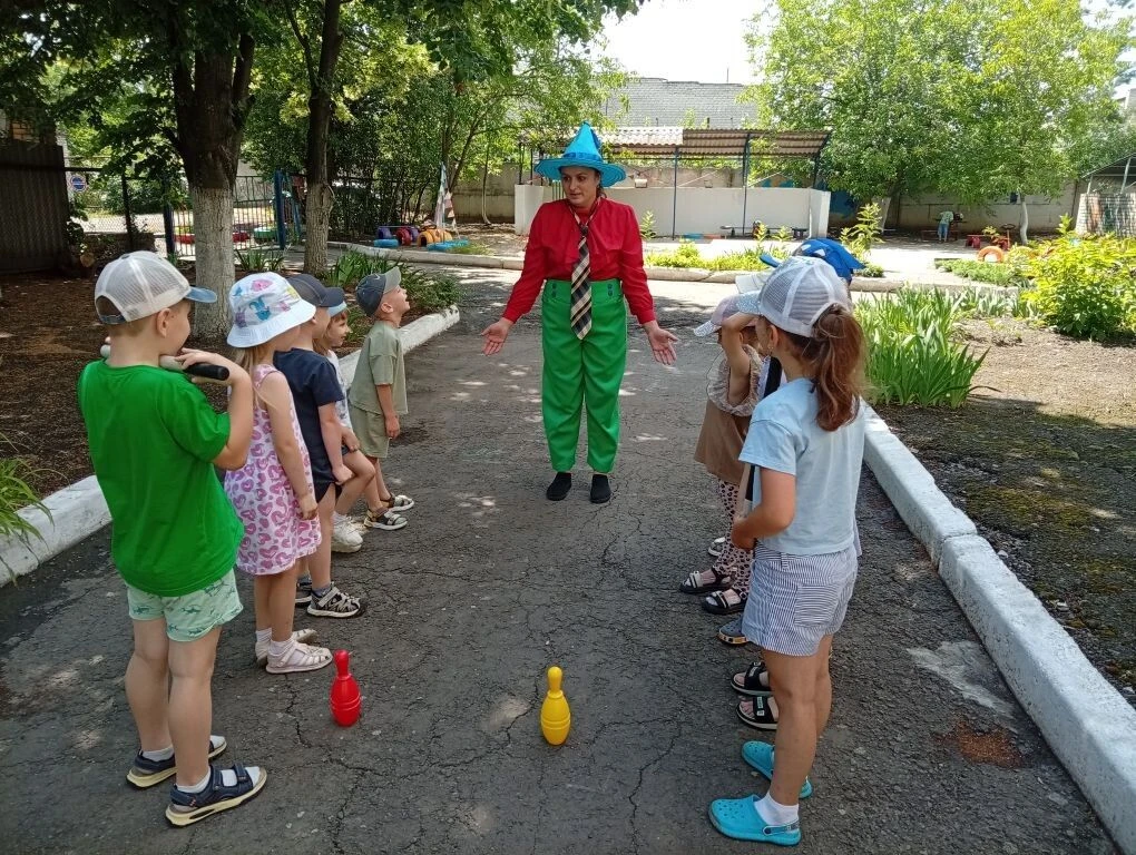Неделя безопасности дорожного движения «Юный пешеход».
  В рамках акции «Безопасность детства» в дош