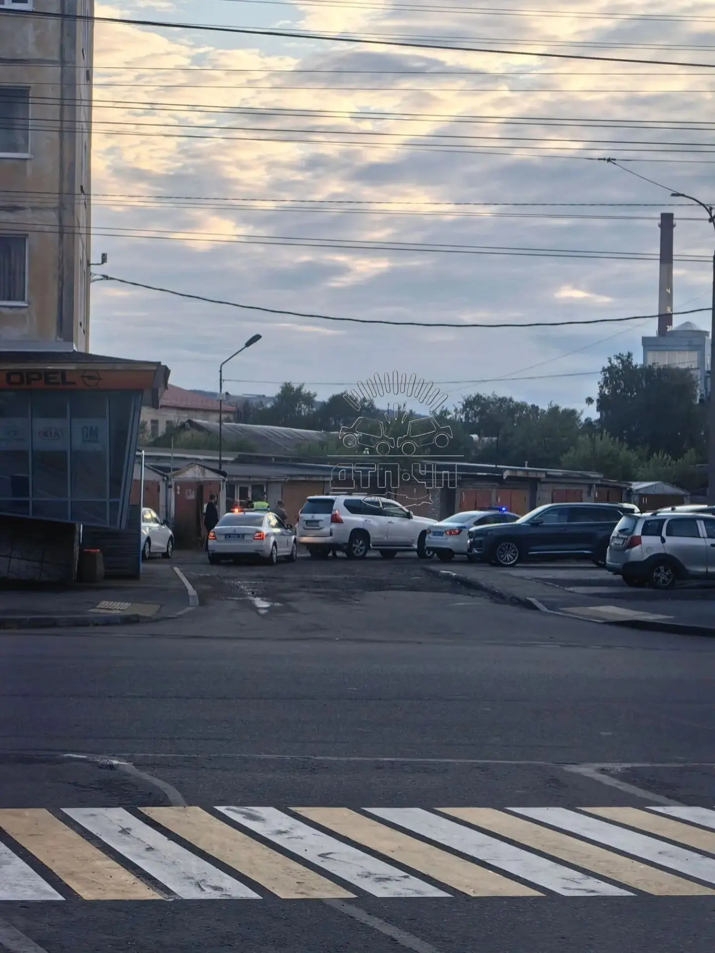 👀Пост от подписчика: 

Какого то прадика напротив хфита 2 ДПС приняли

👉 Мурманск Дтп Чп