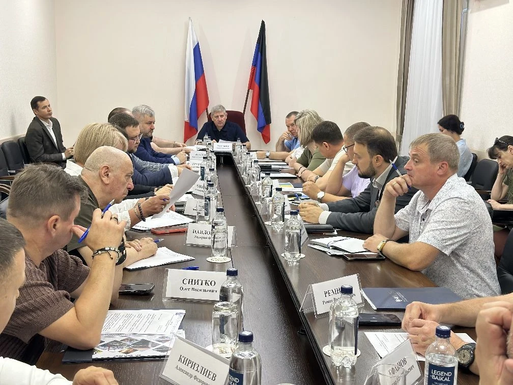 Провел расширенное межотраслевое совещание по развитию промышленной кооперации в нашем ...
