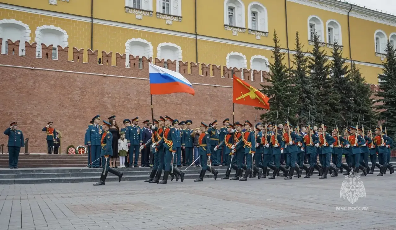 Руководство и сотрудники МЧС России отдали дань памяти воинам, погибшим в Великой Отечественной войн