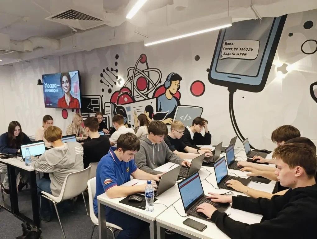 ТВОЙ ВЫБОР — ТВОЁ БУДУЩЕЕ: ПРОФОРИЕНТАЦИЯ В ГБУ «МОЯ КАРЬЕРА»  ✅ Наши старшеклассники посетили профо