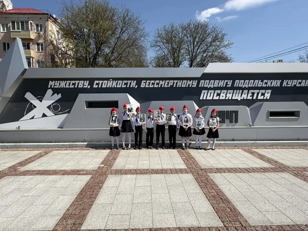 🇷🇺 Вахта памяти: день второй. Продолжаем марафон «Наследники Победы»  Второй день выдался солнечным.
