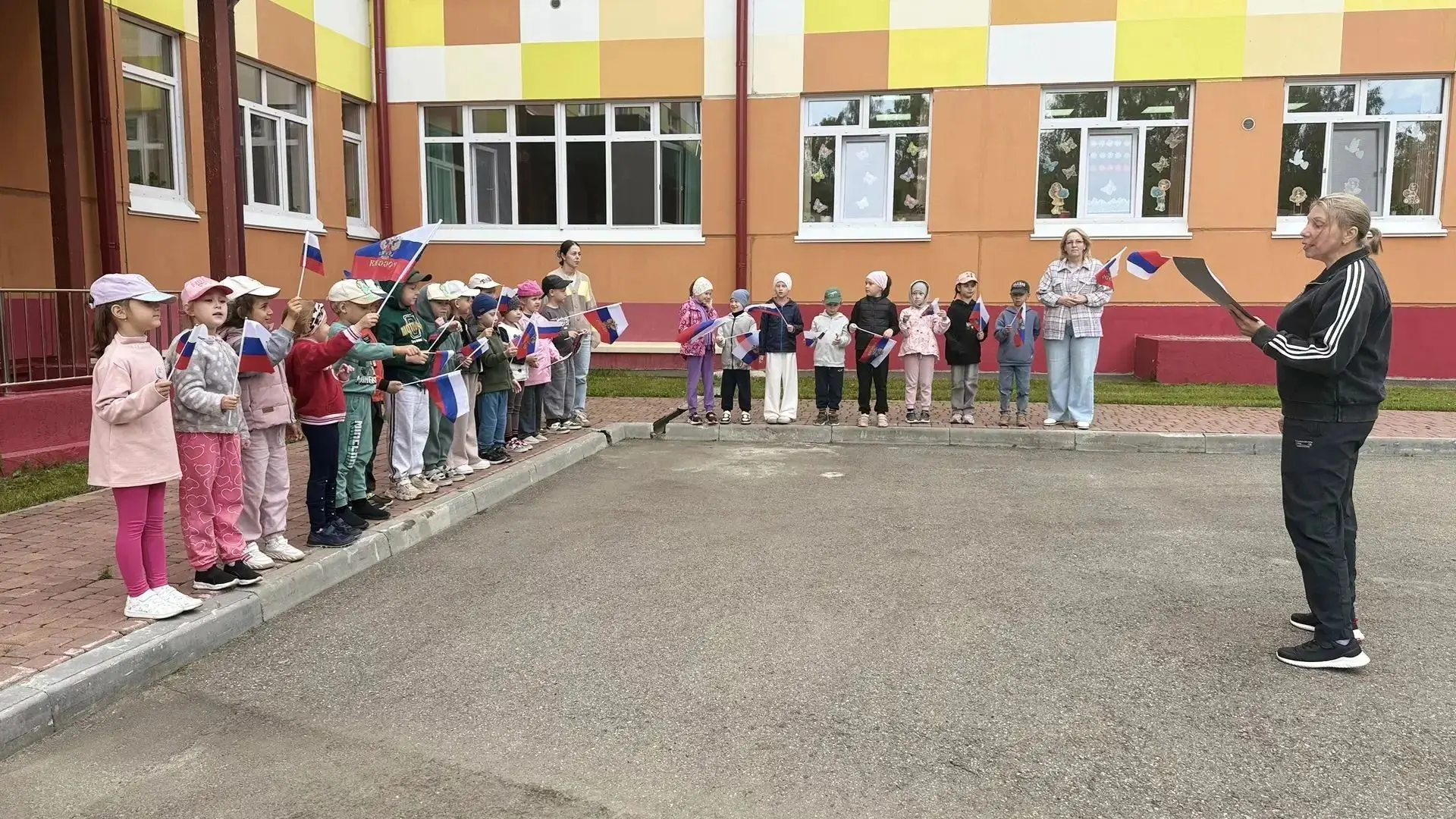 «Наши маленькие чемпионы под флагом России! 🇷🇺🏃‍♂️💨»