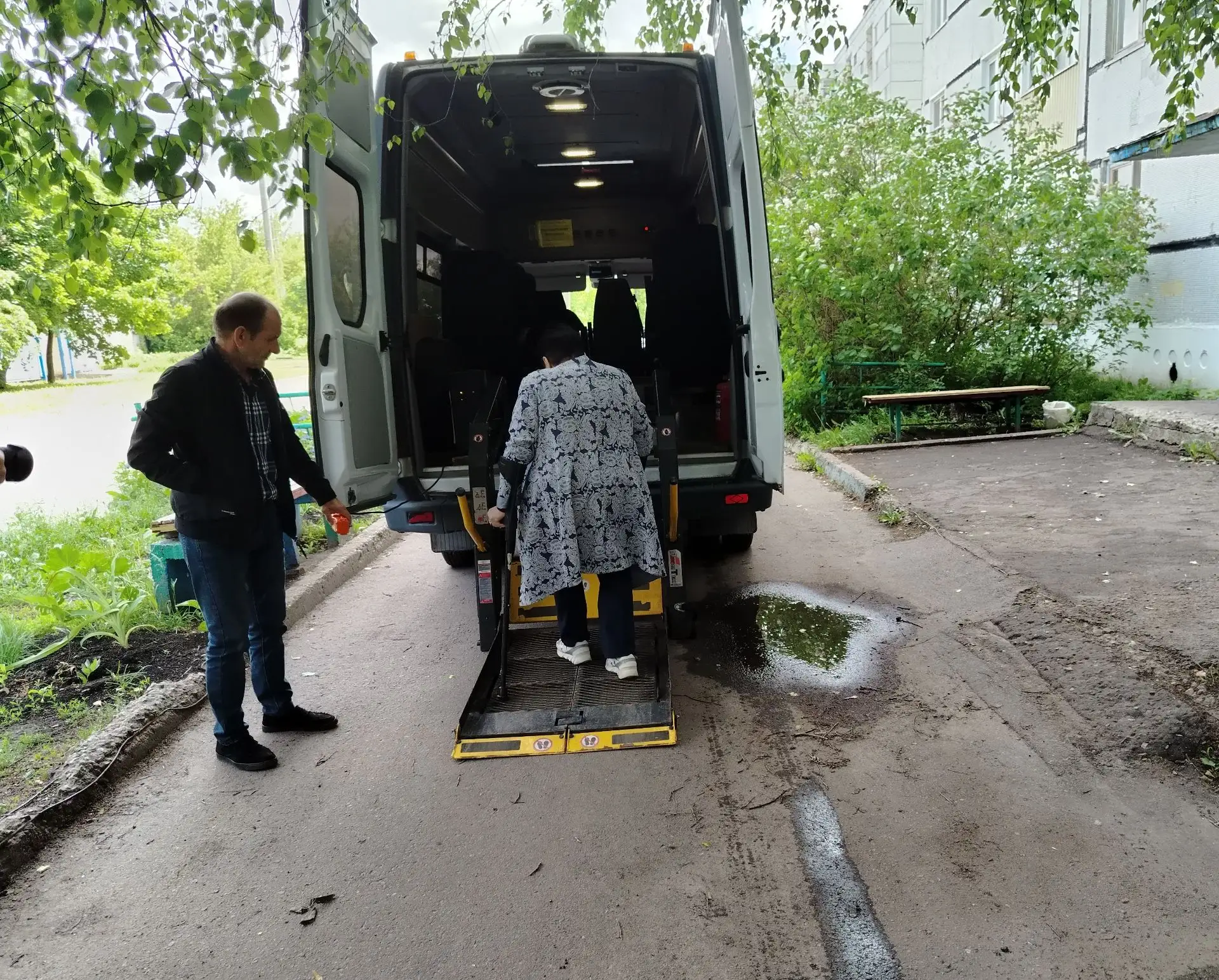 Одно из направлений деятельности отделения срочной социальной помощи – прием заявок на предоставлени