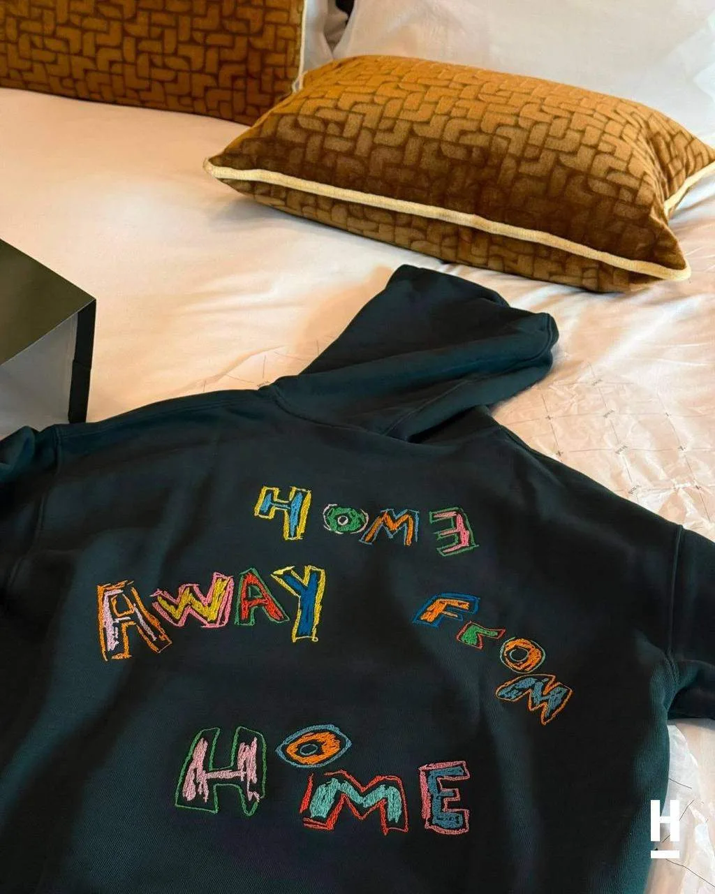 Новый дроп Lacoste можно заказать только через room service отеля The Hoxton.