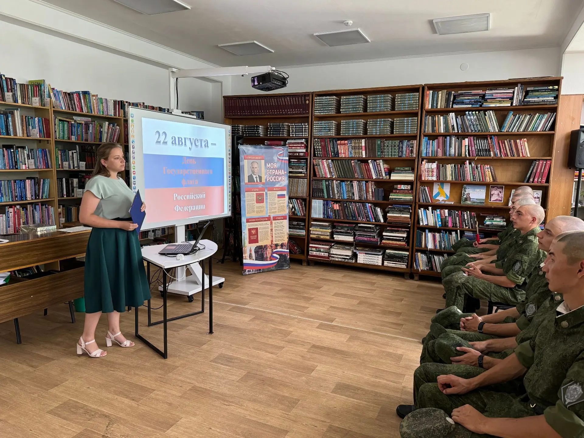 В преддверии Дня государственного флага для военнослужащих срочной службы в Центральной...