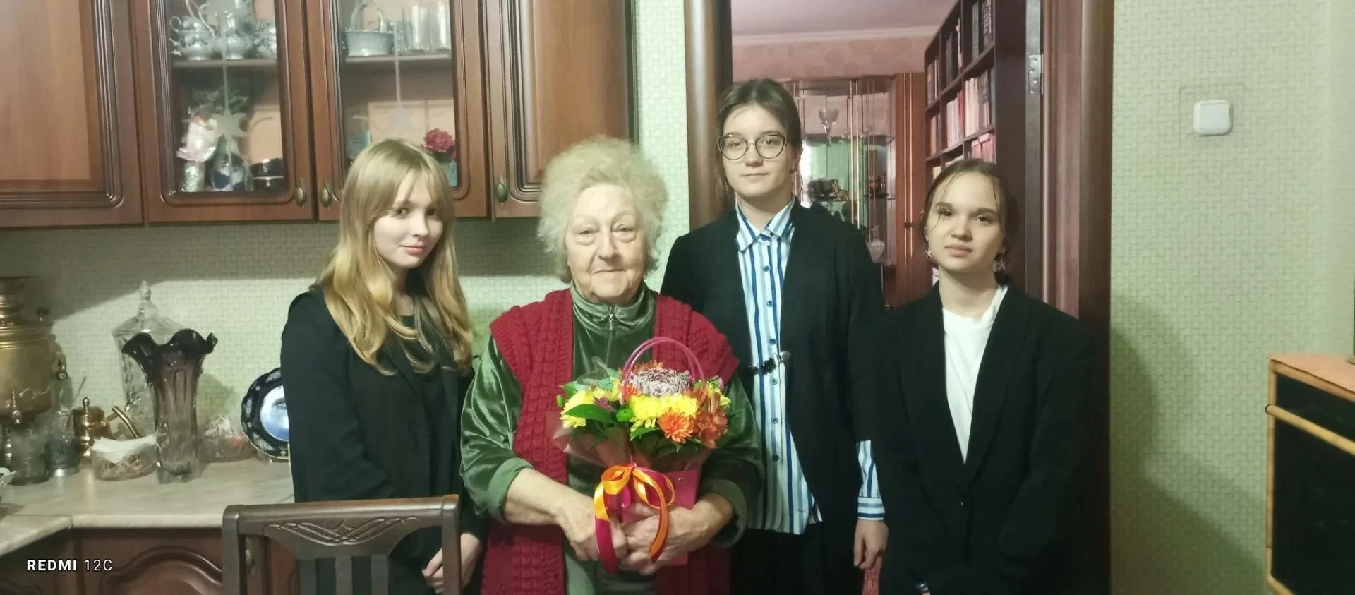 Есть традиции, которые  важны не менее изучения наук. Сегодня, в День пожилого человека...