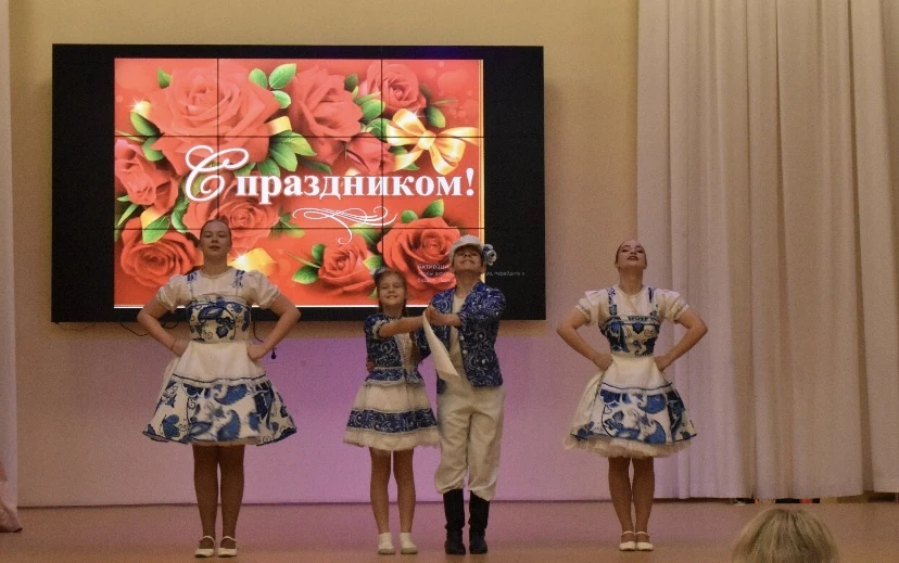Сегодня, накануне Международного женского дня, в стенах нашей школы состоялся праздничный концерт.  