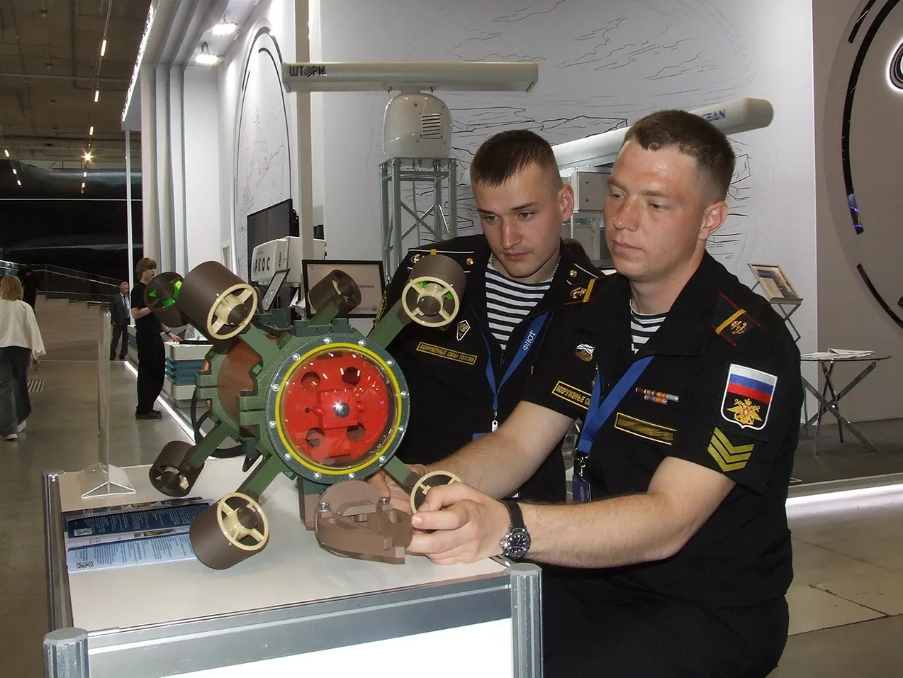 В Кронштадте, на Острове фортов, в торжественной обстановке под звуки оркестра завершил работу ХIII 