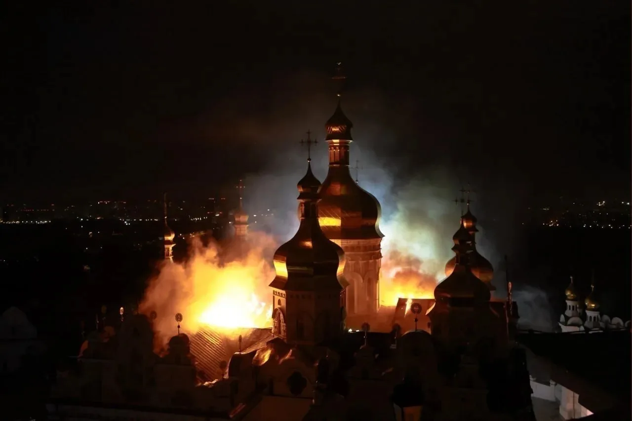 ППО працуе

В Киево-Печерскую лавру попала ракета "Patriot"