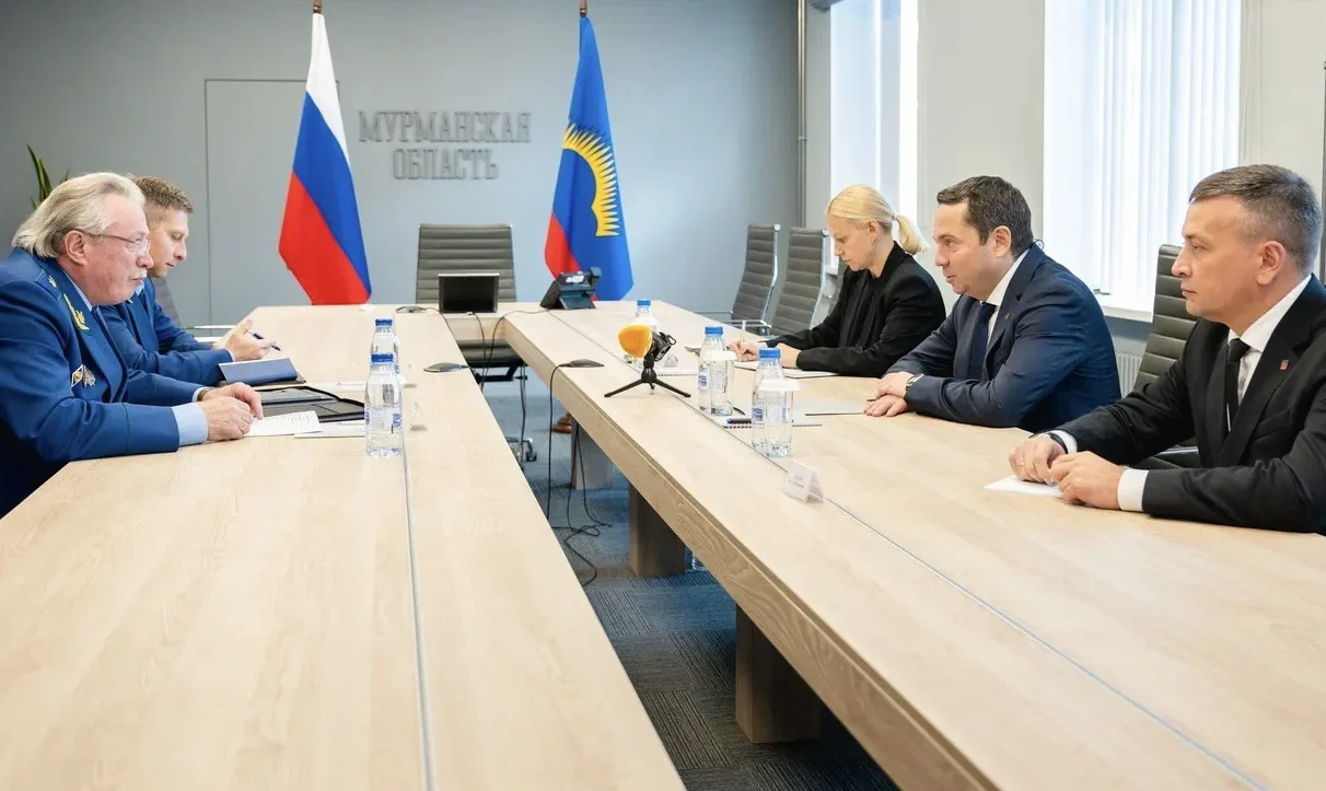 Северо-Западный транспортный прокурор Владимир Владимиров посетил Мурманскую область.